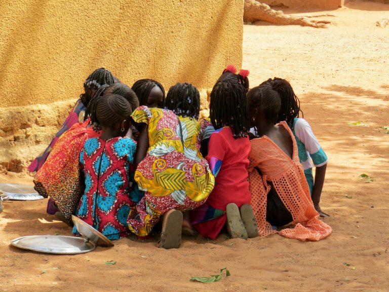 Écrans en famille, une réflexion de Paul Sédar Ndiaye